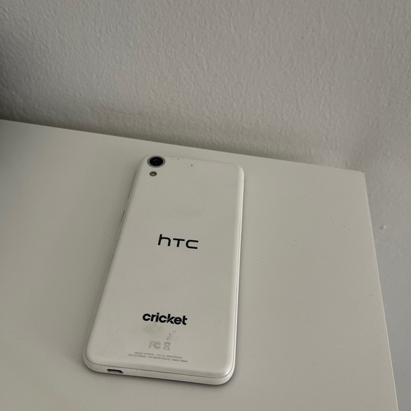 HTC desire cellphone - Picture 1 of 2